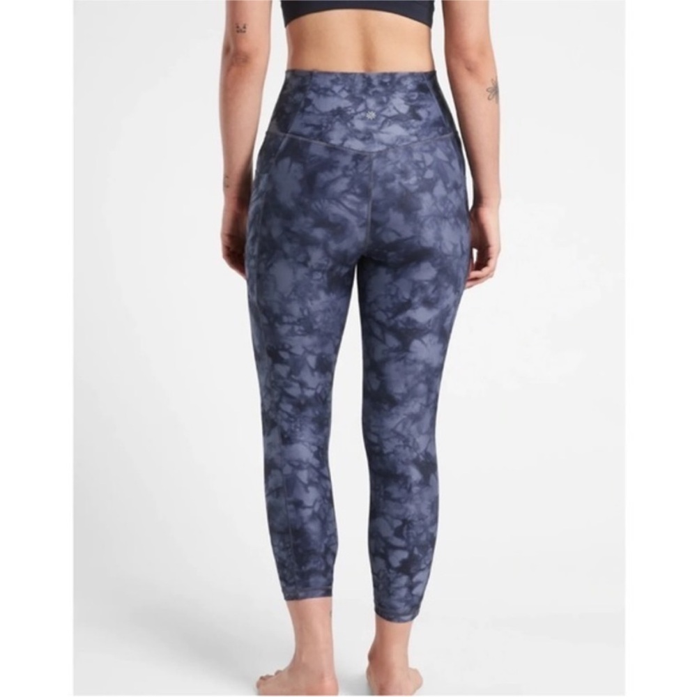 Athleta Powervita Blue Tie Dye Salutation 7/8 Ankle Tight Leggings size xs - Picture 3 of 5